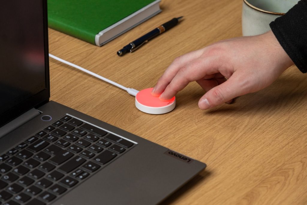 Luxafor Mute Button for Microphones 20 Luxafor physical mute unmute button for microphone