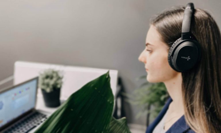5 Effective Ways To Boost Your Productivity At Work 6 Headphones1