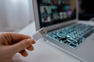 Luxafor Mute Button for Microphones 23 Luxafor Mute Button - Physical USB LED microphone mute button with red and green LED lights to indicate mute status