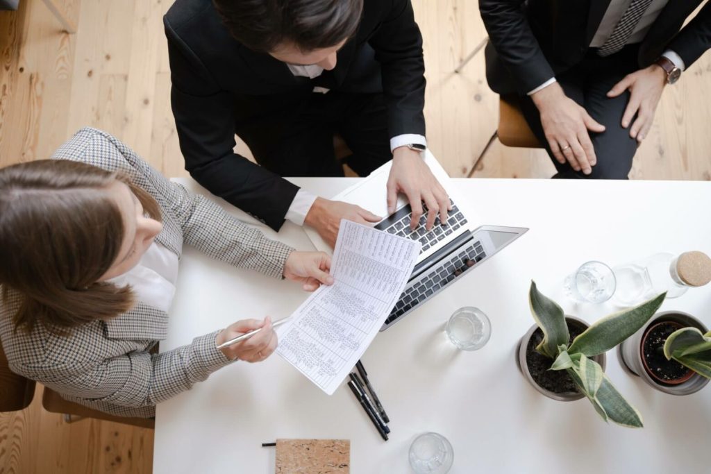 How to Use Technology to Improve Work Efficiency 3 Office work - Luxafor